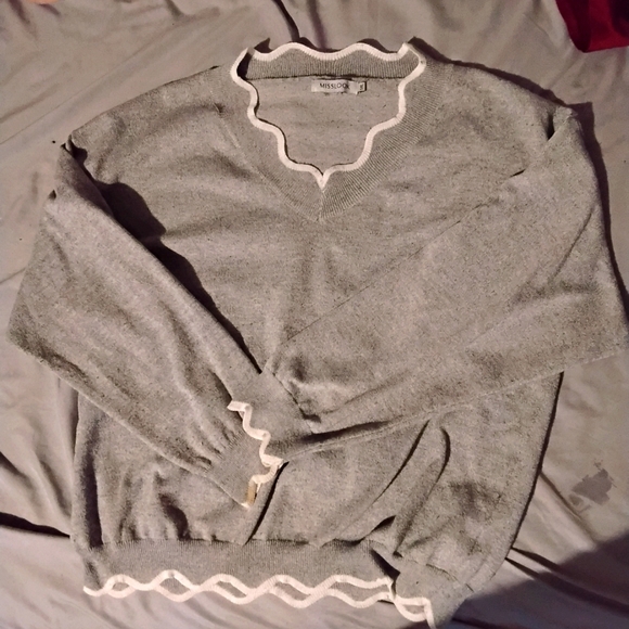 MISSLOOK- Gray Sweater with White Scalloped Trim - Picture 1 of 5